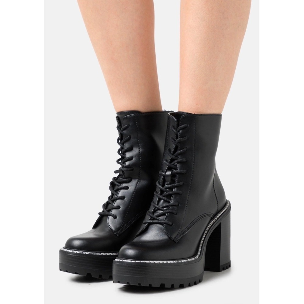 Madden Girl Karma Boots Women 8 Black Platform Combat Lug Sole Lace Up Y2K